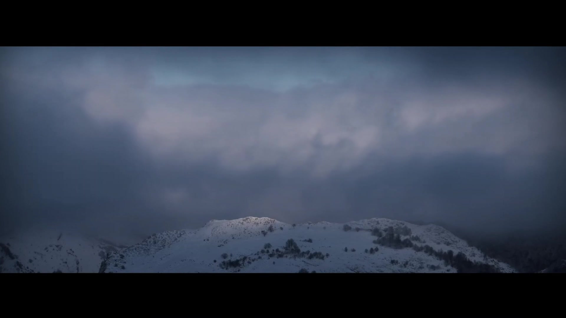 Las cumbres nevadas ocupan el horizonte.